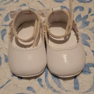 Baby girl white dressing shoes